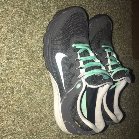 Running shoes - Picture 2 of 3